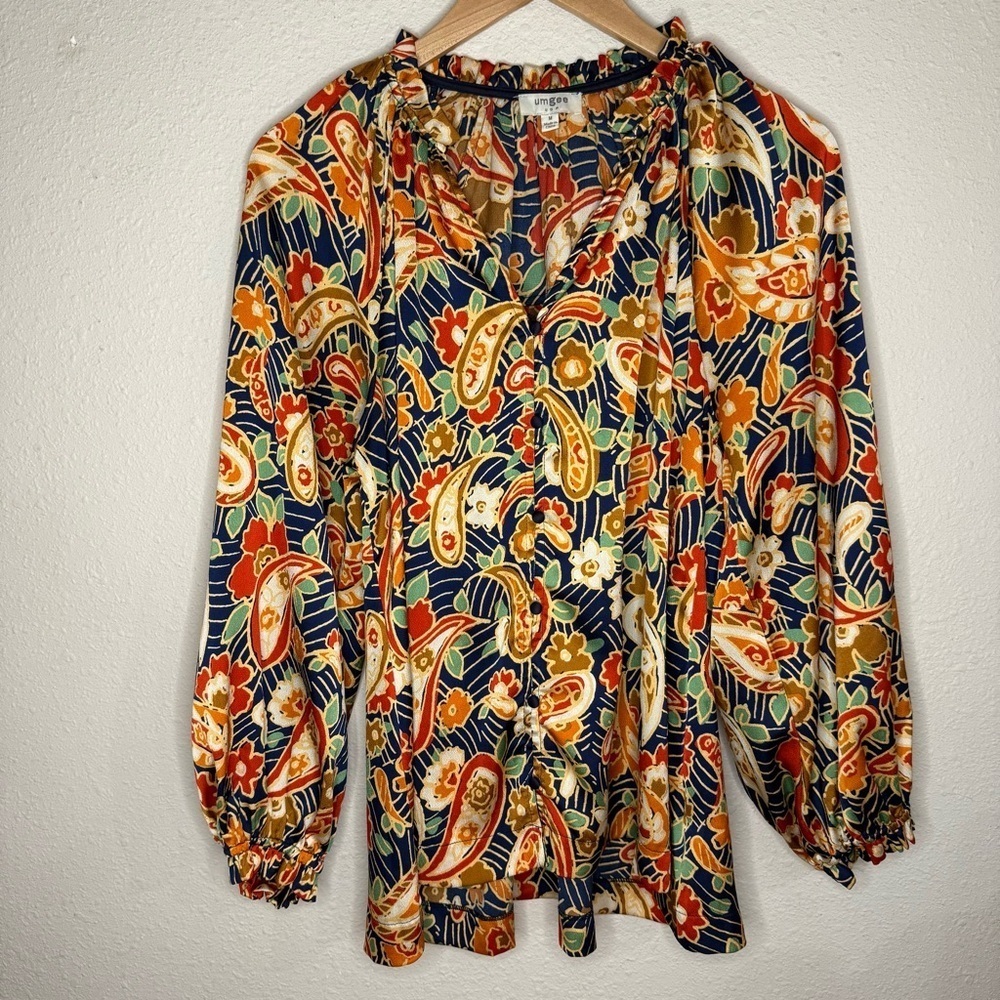 Umgee Paisley Blouse Ruffle Neck Long Sleeve Gold/Navy Satin-like Women’s Medium